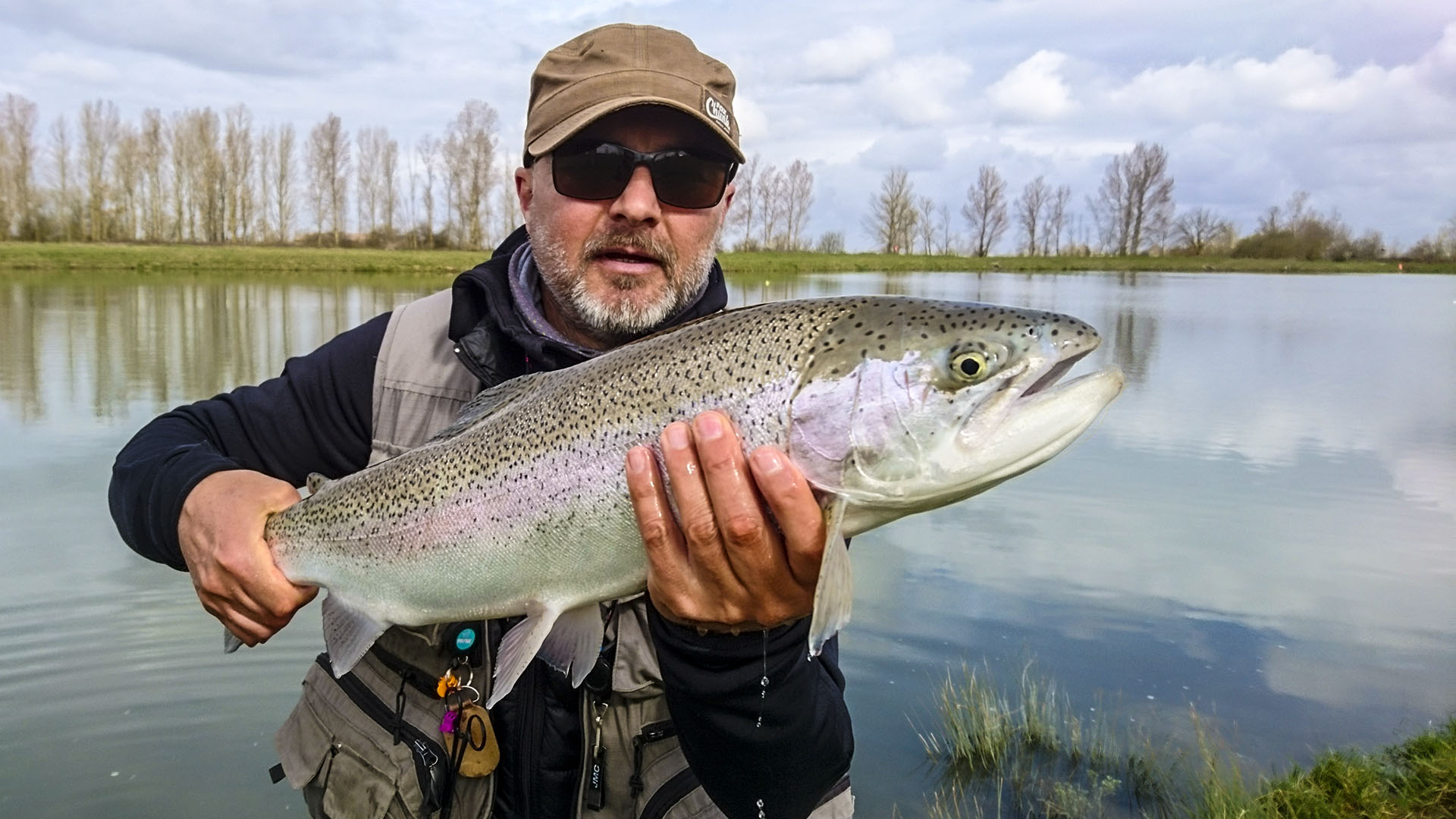 Pêche mouche réservoir - grosse truite - Stage perfectionnement pêche à la mouche en réservoir - DIPTERIA guide pêche mouche